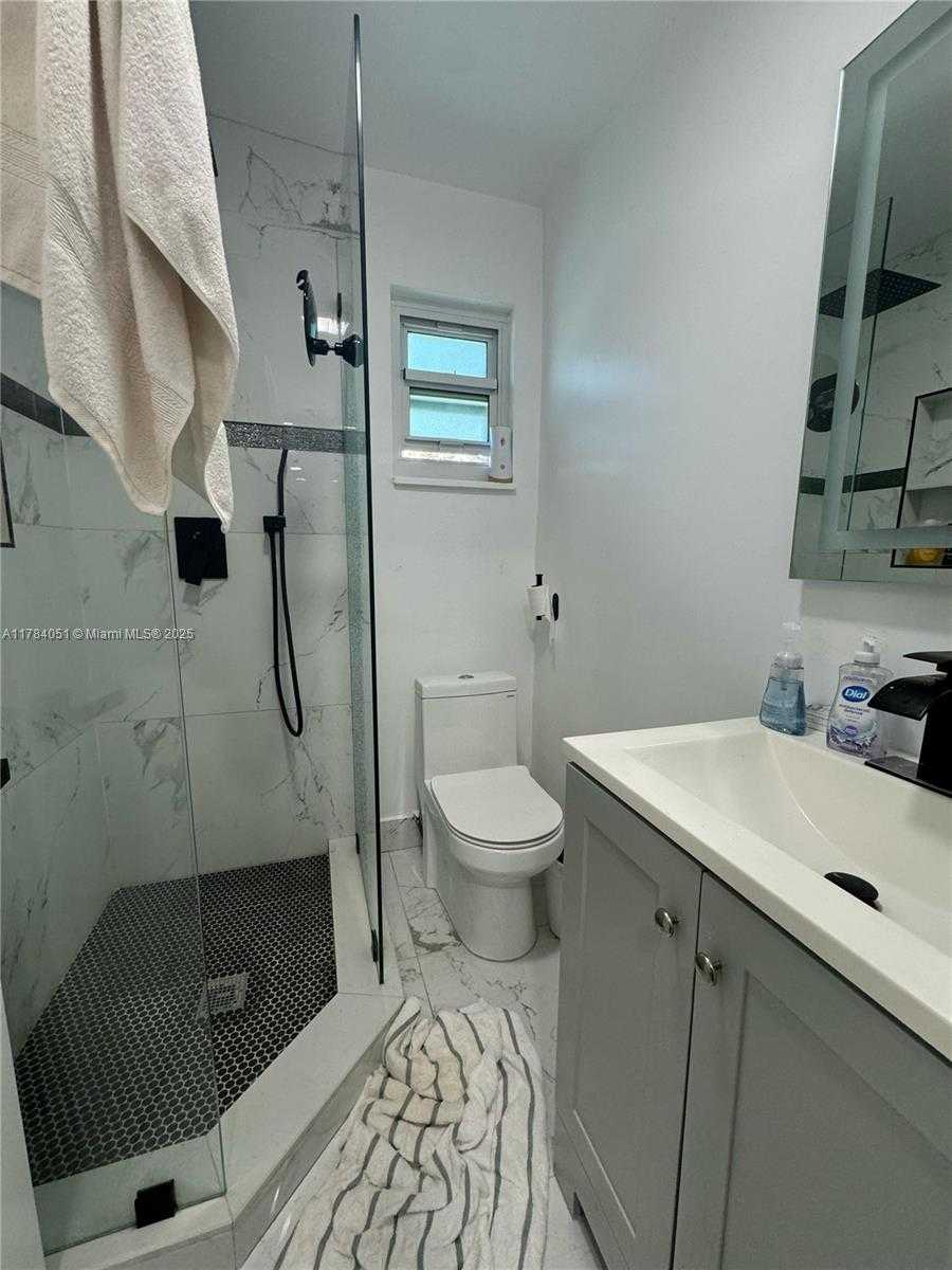 Small Image of 2320 #5, Dania Beach Number 35