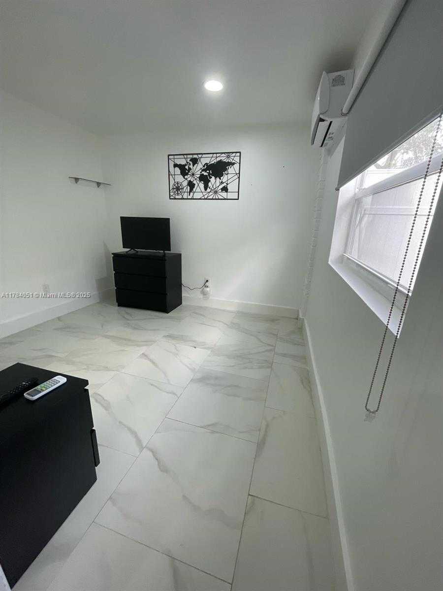 Small Image of 2320 #5, Dania Beach Number 37