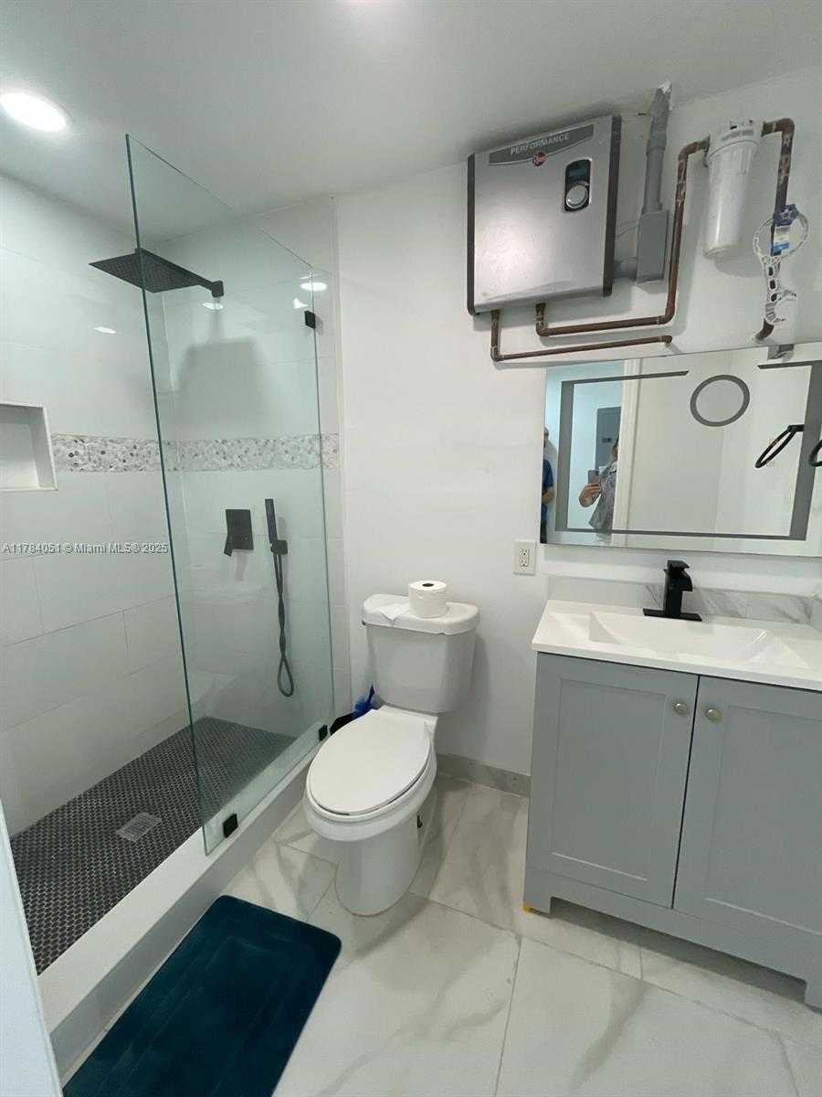Small Image of 2320 #5, Dania Beach Number 42