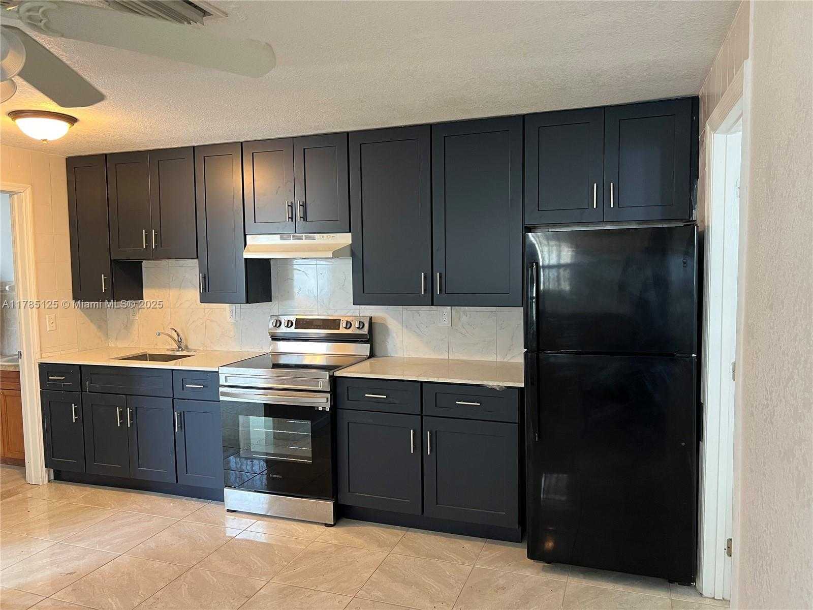 Small Image of 236 NORTH WEST 9TH AVE, South Bay Number 3