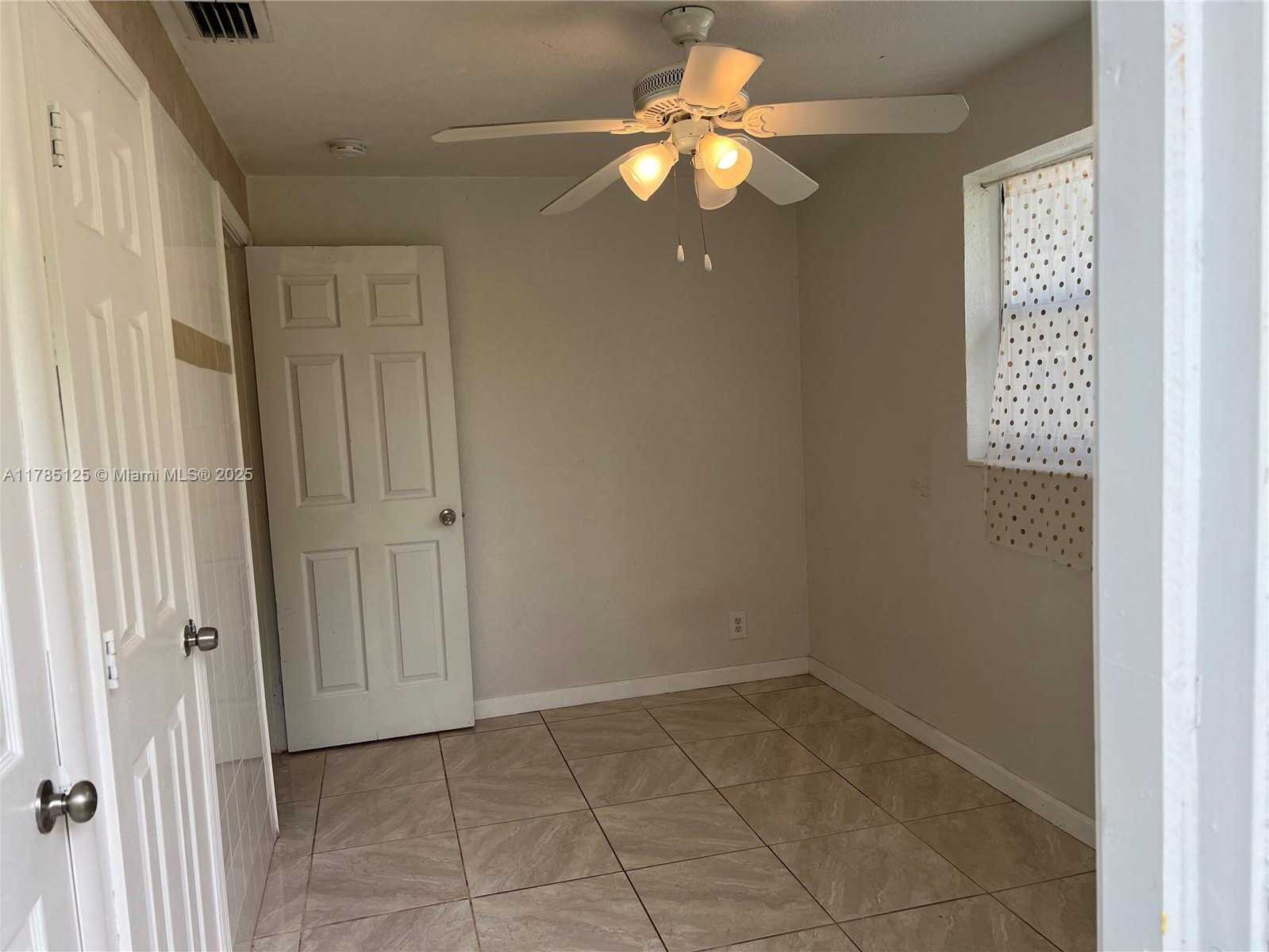 Small Image of 236 NORTH WEST 9TH AVE, South Bay Number 4
