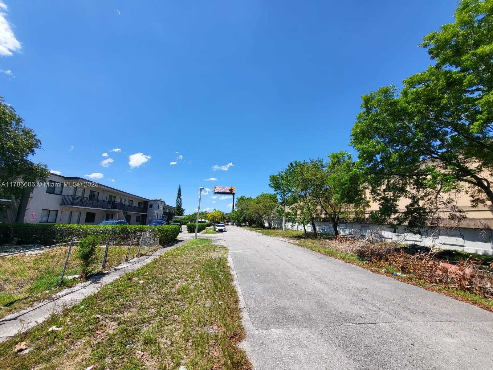 Small Image of 14100 NORTH WEST 6TH CT #20, North Miami Number 5