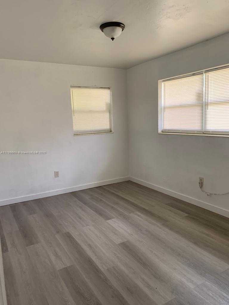 Small Image of 171 NORTH WEST 70TH ST, Miami Number 13