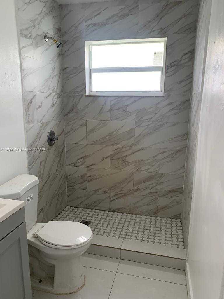 Small Image of 171 NORTH WEST 70TH ST, Miami Number 15