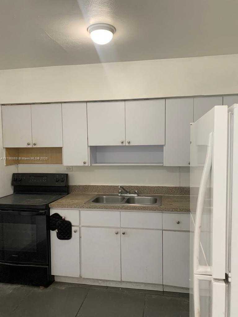 Small Image of 171 NORTH WEST 70TH ST, Miami Number 17