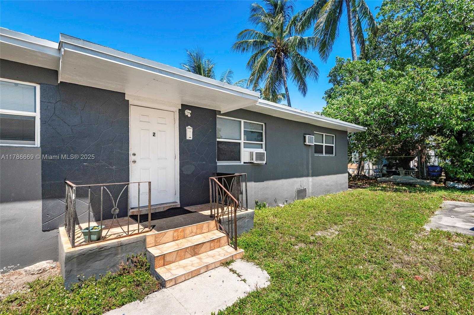 Small Image of 171 NORTH WEST 70TH ST, Miami Number 2