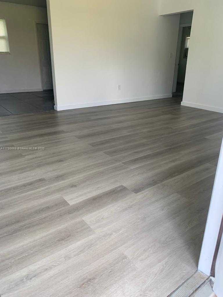 Small Image of 171 NORTH WEST 70TH ST, Miami Number 21