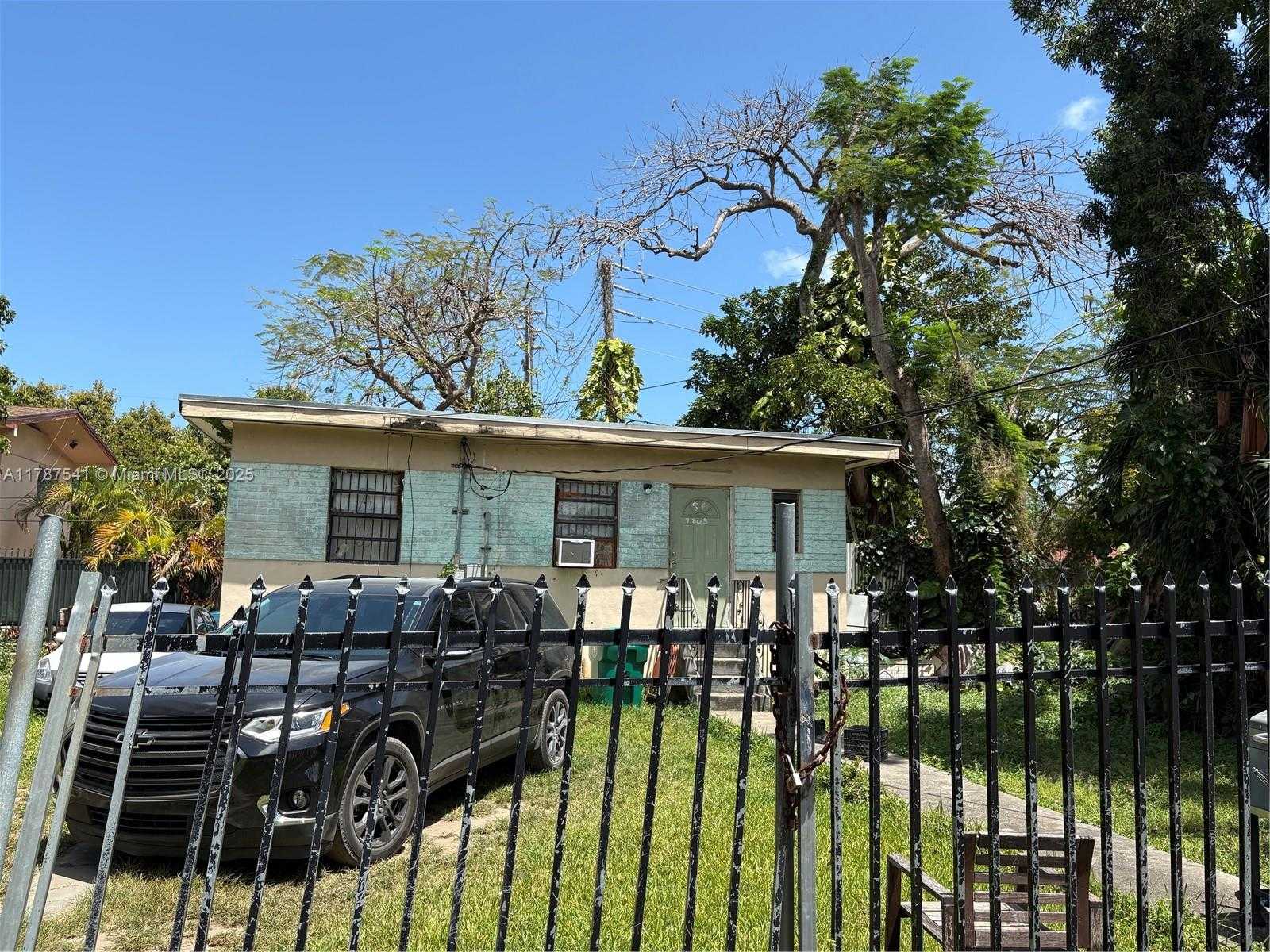 Small Image of 7803 NORTH WEST MIAMI PL, Miami Number 2