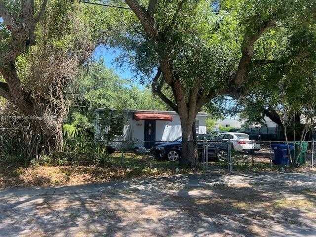 Small Image of 1864 NORTH WEST 88TH TER, Miami Number 6