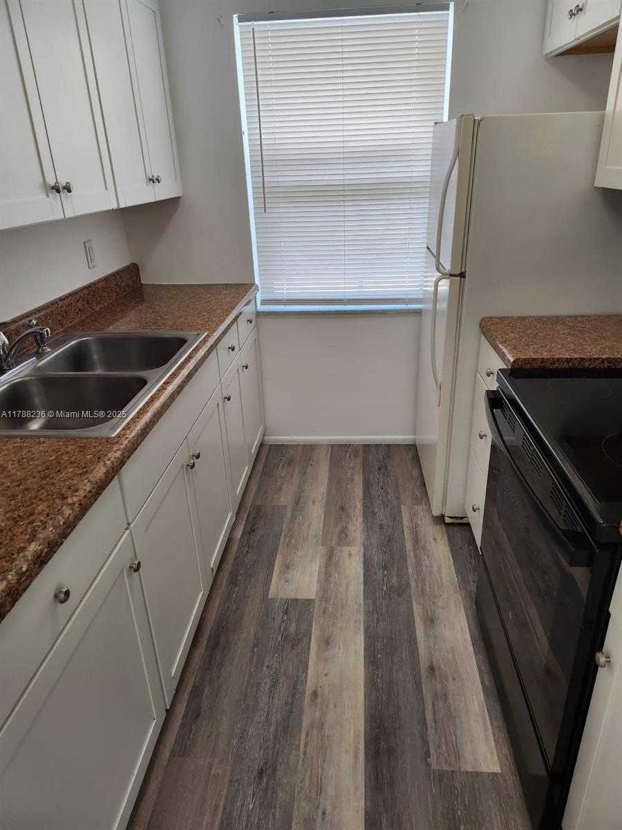 Small Image of Pompano Beach Number 20
