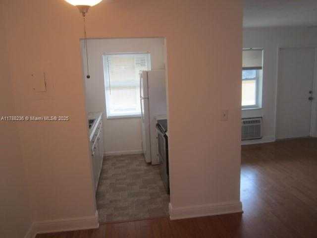 Small Image of Pompano Beach Number 60