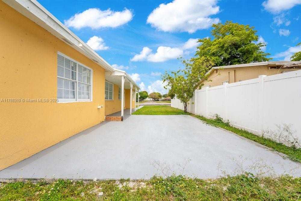 Small Image of 417 SOUTH WEST 3RD ST #2, Hallandale Beach Number 32