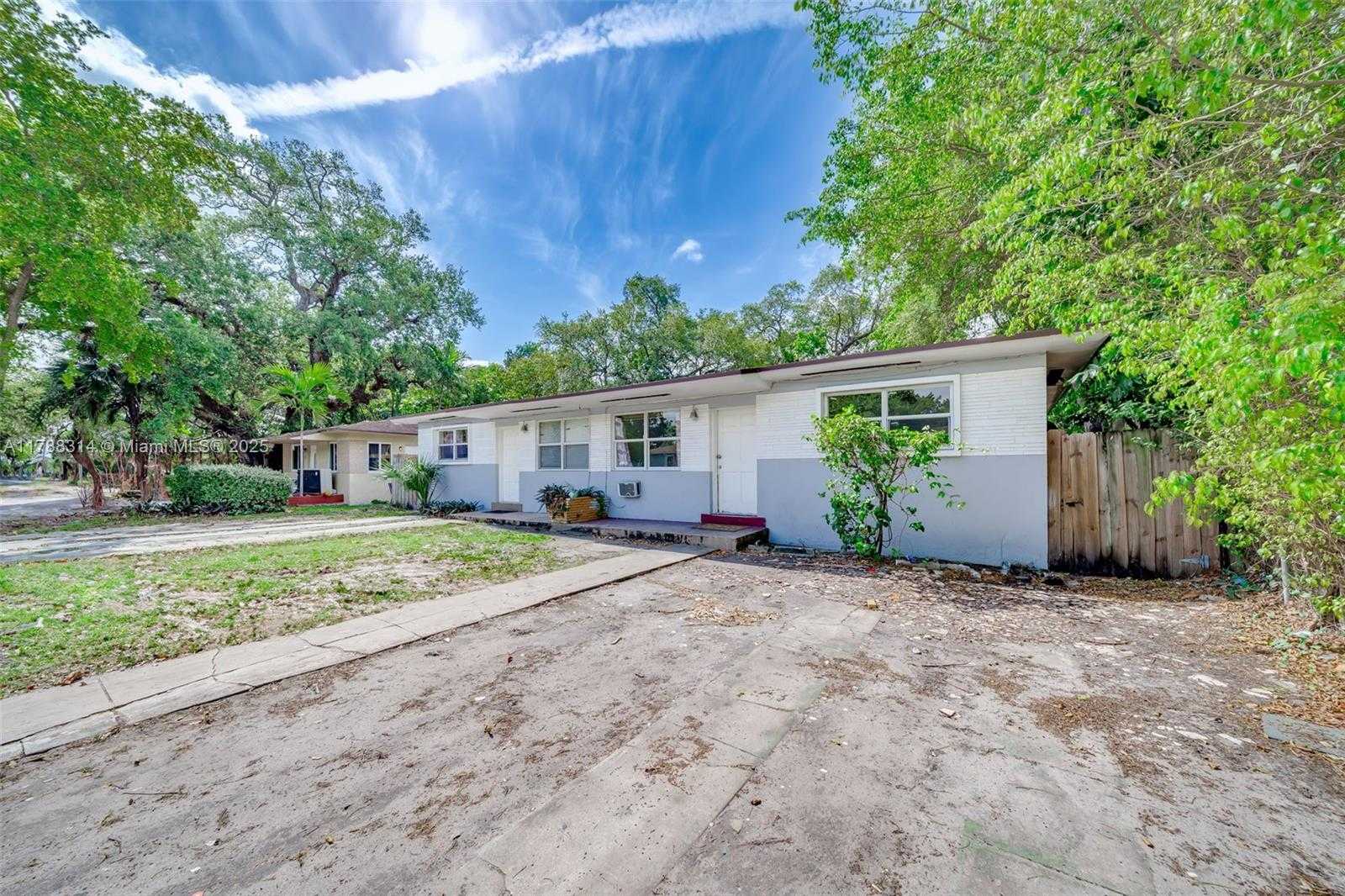Small Image of 1350 NORTH EAST 149TH ST, Miami Number 11