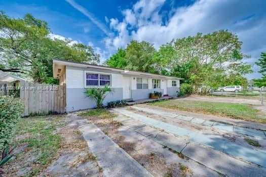 Small Image of 1350 NORTH EAST 149TH ST, Miami Number 2