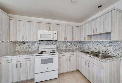 Small Image of 1350 NORTH EAST 149TH ST, Miami Number 23
