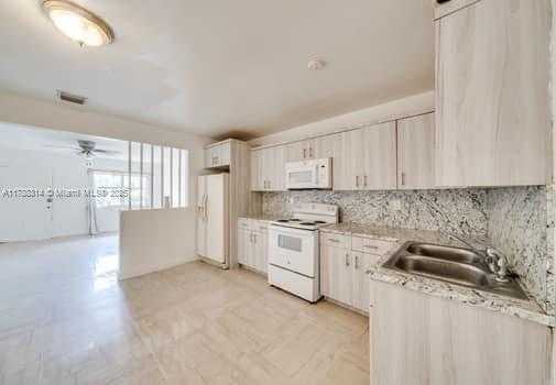 Small Image of 1350 NORTH EAST 149TH ST, Miami Number 52
