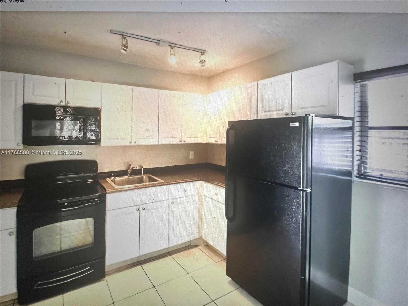 Small Image of 2641 SOUTH WEST 13TH AVE, Fort Lauderdale Number 13