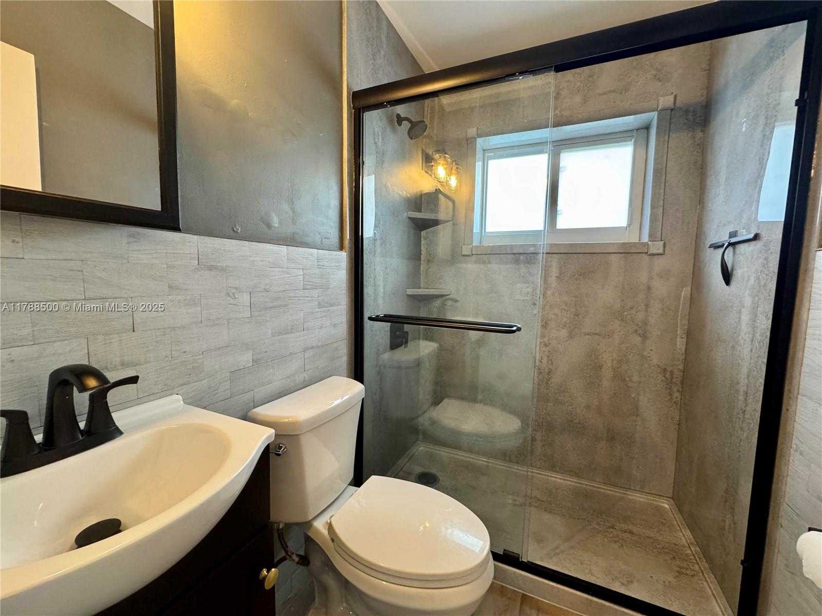 Small Image of 2641 SOUTH WEST 13TH AVE, Fort Lauderdale Number 3