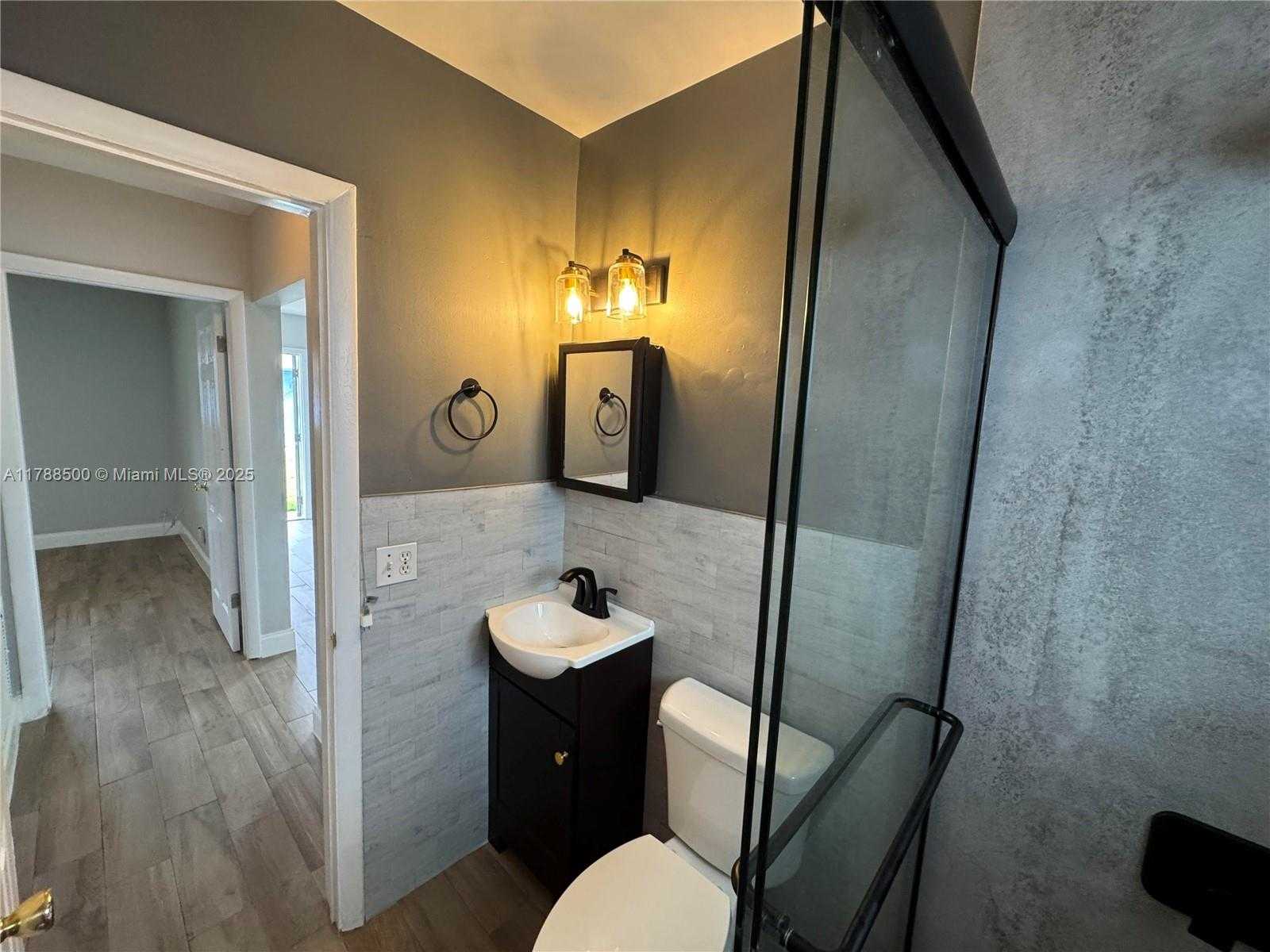 Small Image of 2641 SOUTH WEST 13TH AVE, Fort Lauderdale Number 4