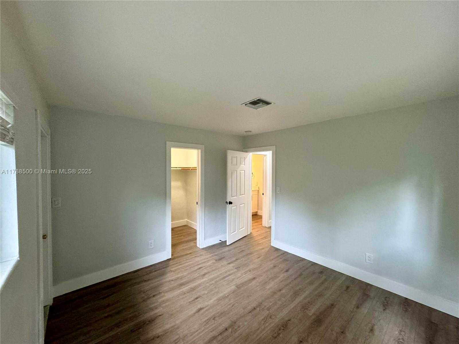 Small Image of 2641 SOUTH WEST 13TH AVE, Fort Lauderdale Number 9