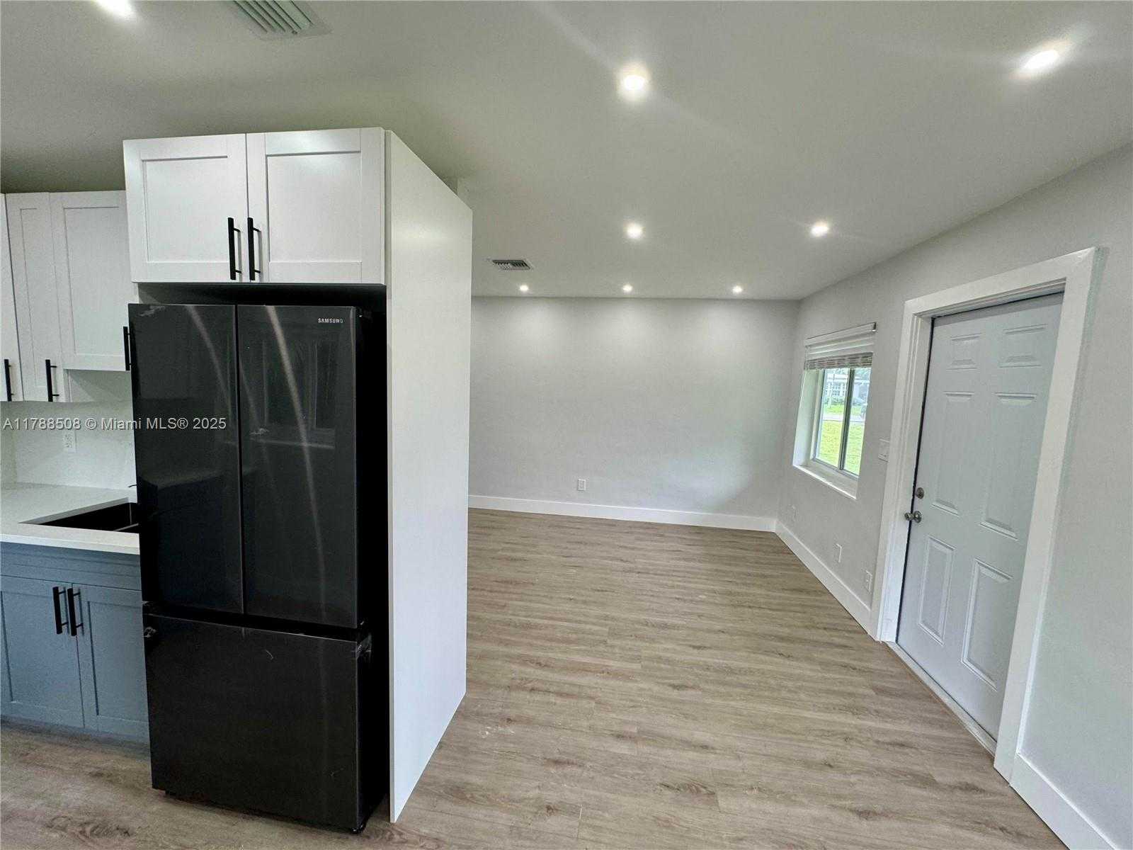 Small Image of 2631 SOUTH WEST 13TH AVE, Fort Lauderdale Number 11