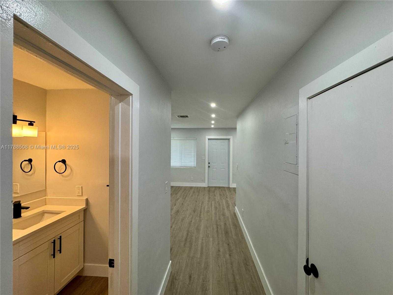 Small Image of 2631 SOUTH WEST 13TH AVE, Fort Lauderdale Number 6