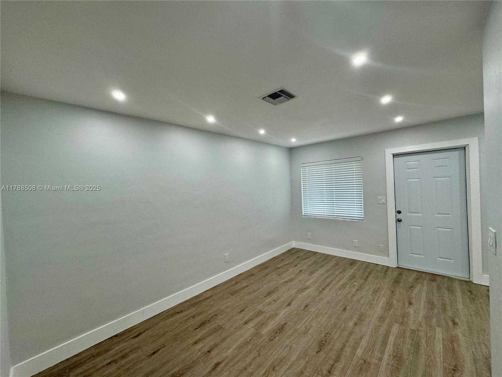 Small Image of 2631 SOUTH WEST 13TH AVE, Fort Lauderdale Number 8