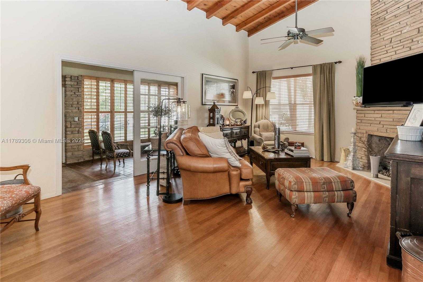 Small Image of 2535 LINCOLN ST, Hollywood Number 12