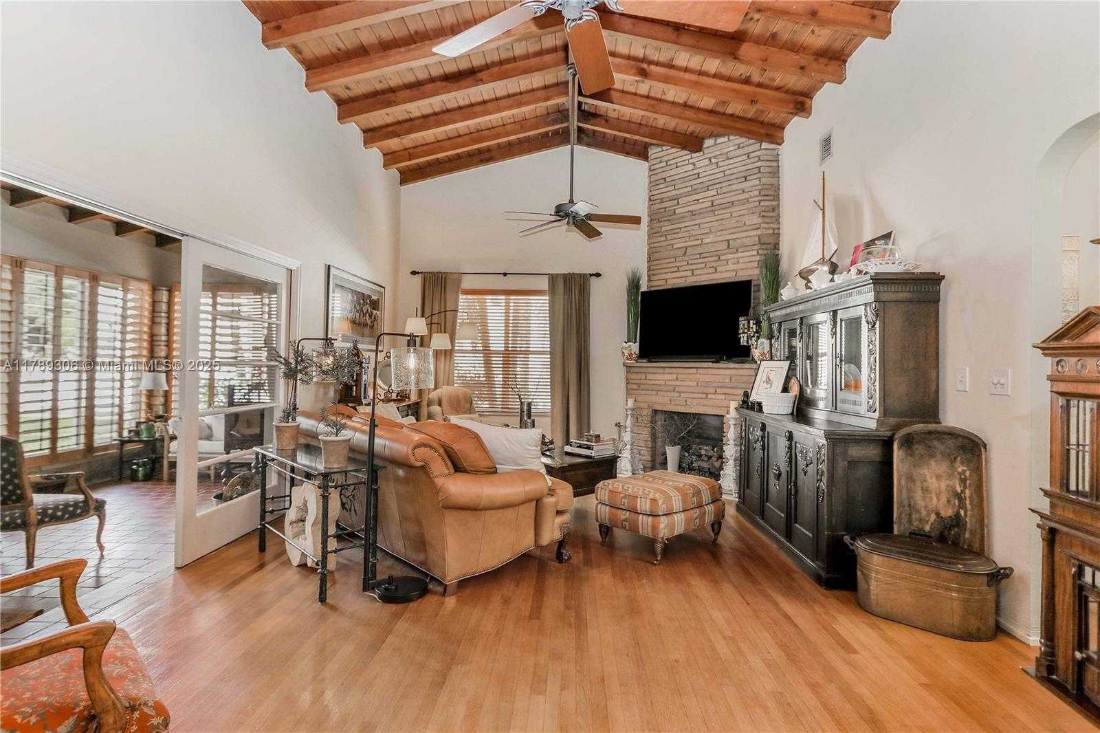 Small Image of 2535 LINCOLN ST, Hollywood Number 13