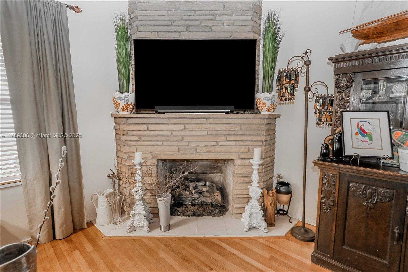 Small Image of 2535 LINCOLN ST, Hollywood Number 15