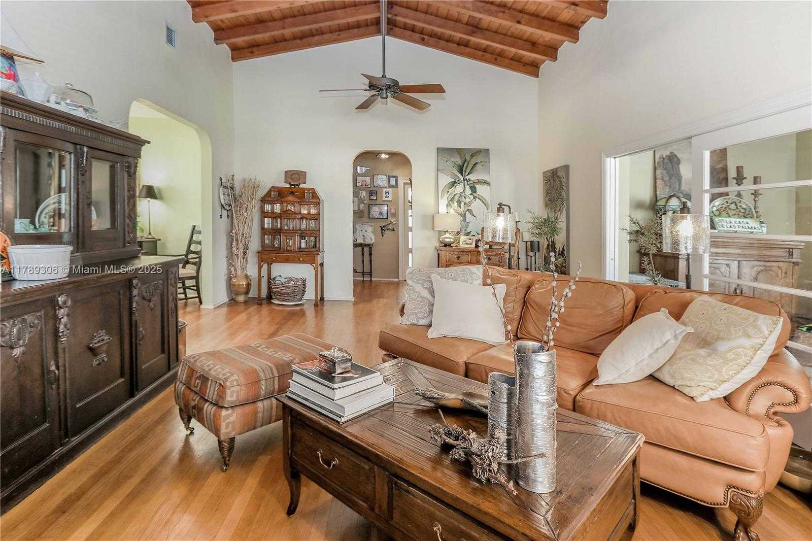 Small Image of 2535 LINCOLN ST, Hollywood Number 16