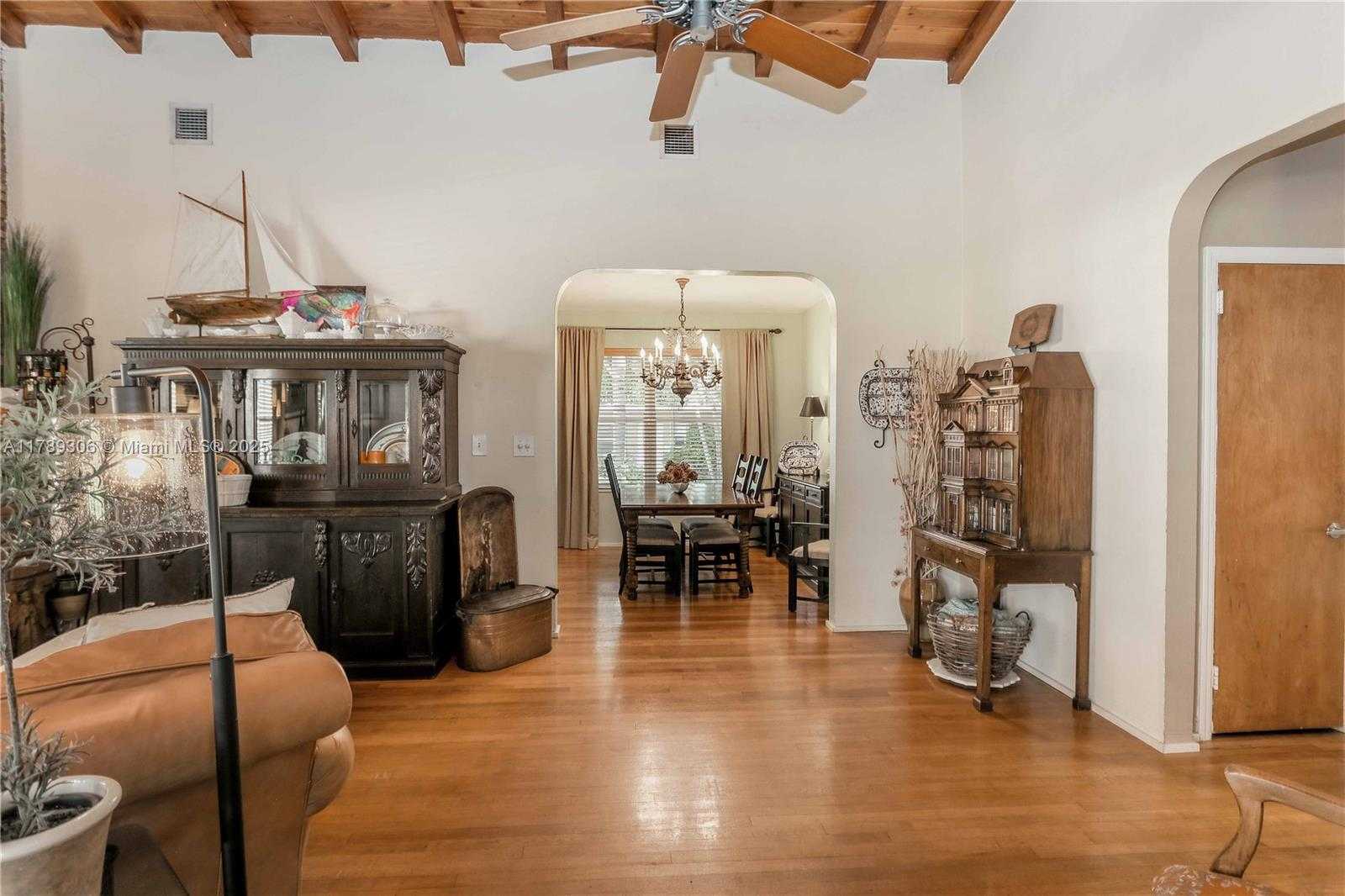 Small Image of 2535 LINCOLN ST, Hollywood Number 17