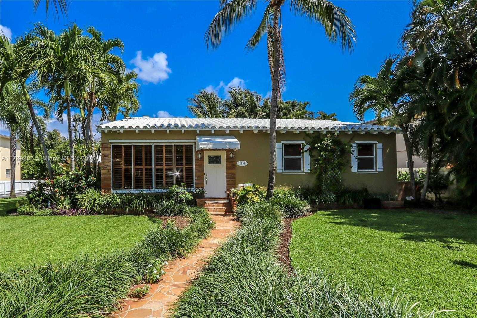 Small Image of 2535 LINCOLN ST, Hollywood Number 2