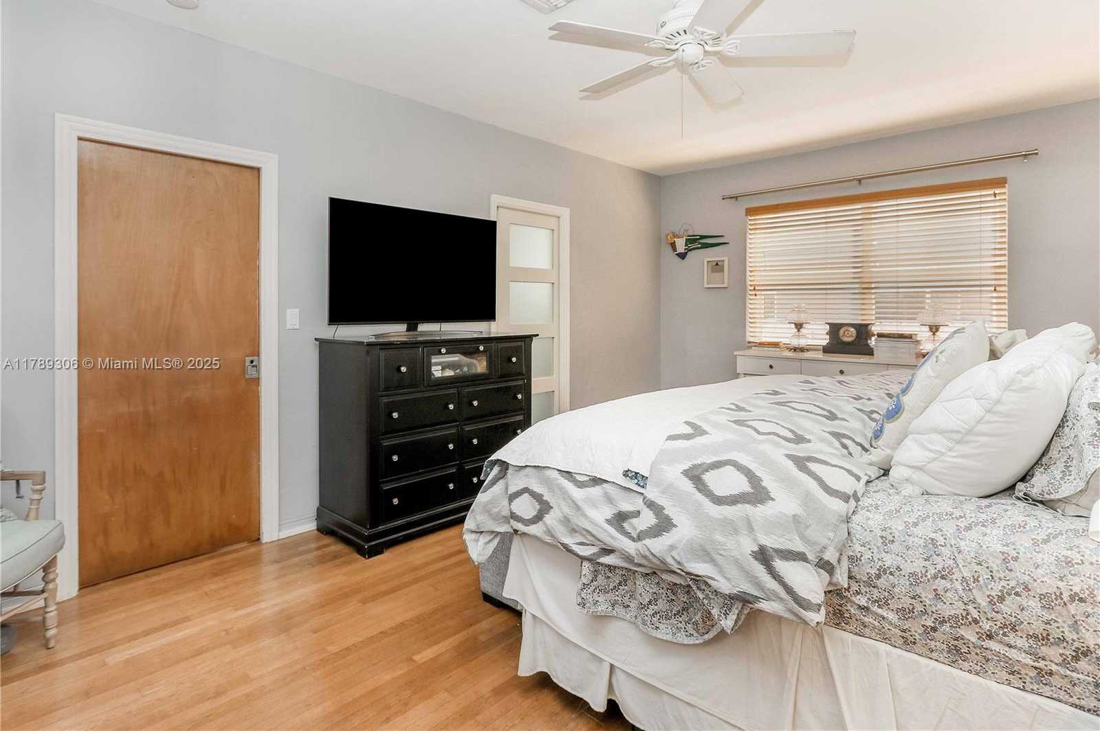Small Image of 2535 LINCOLN ST, Hollywood Number 23
