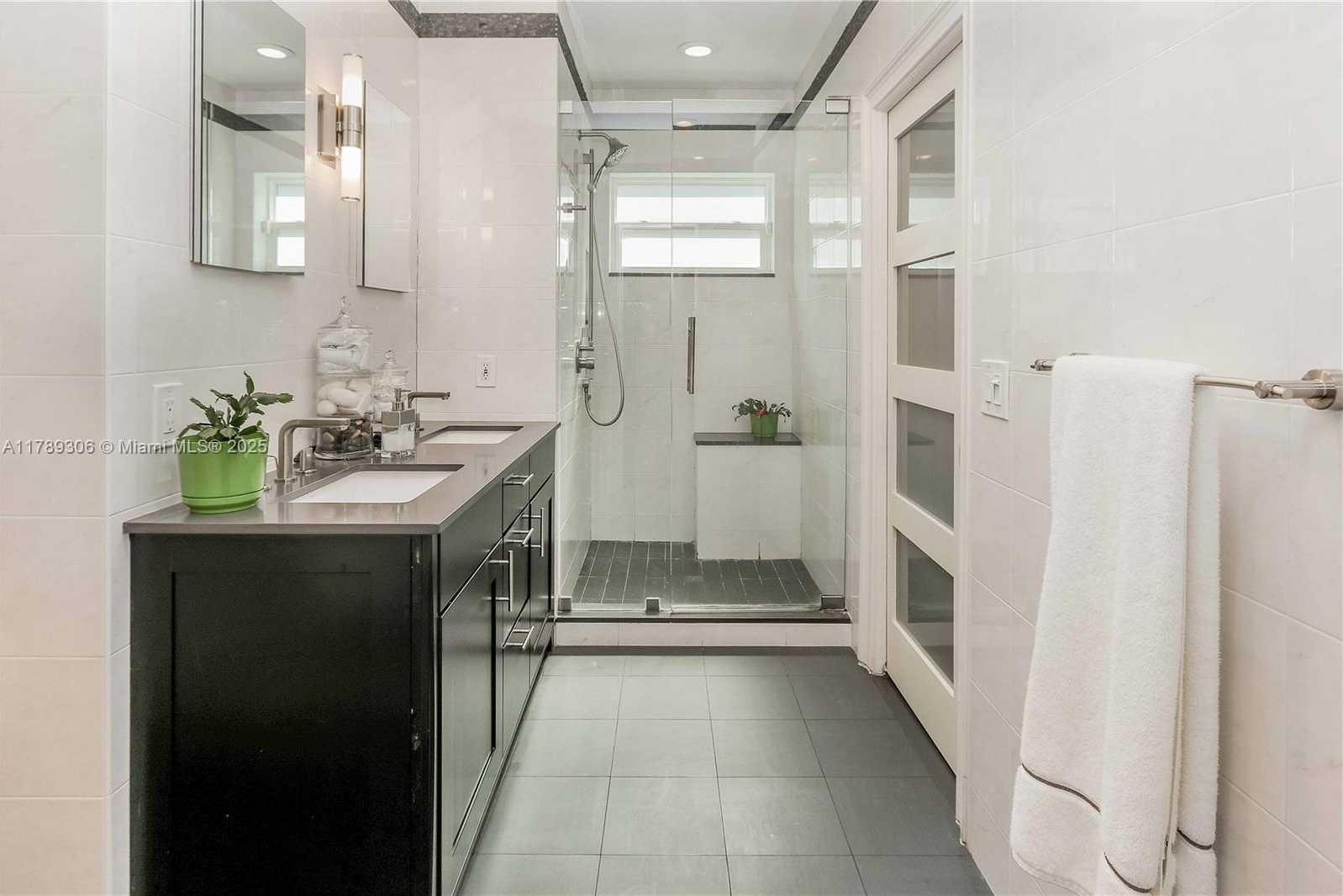 Small Image of 2535 LINCOLN ST, Hollywood Number 24