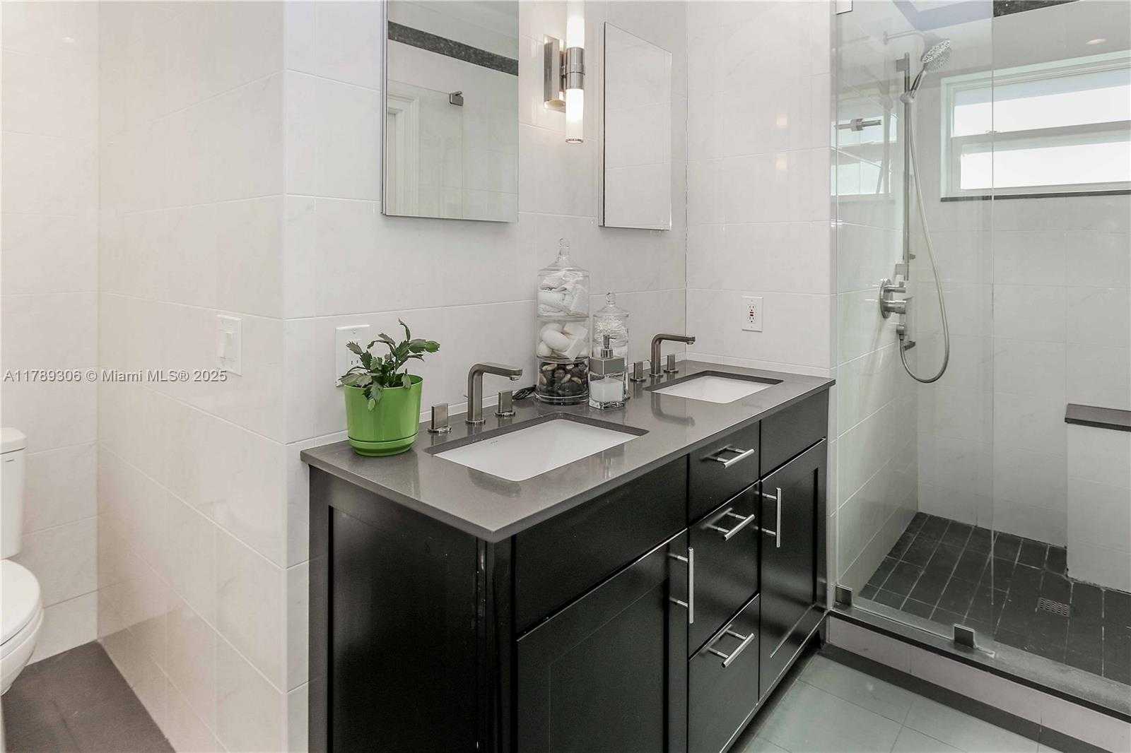 Small Image of 2535 LINCOLN ST, Hollywood Number 25