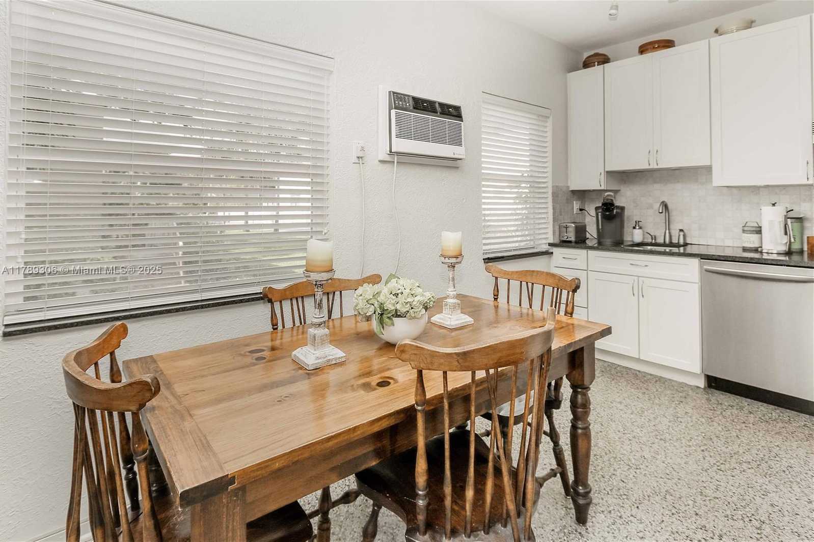 Small Image of 2535 LINCOLN ST, Hollywood Number 31