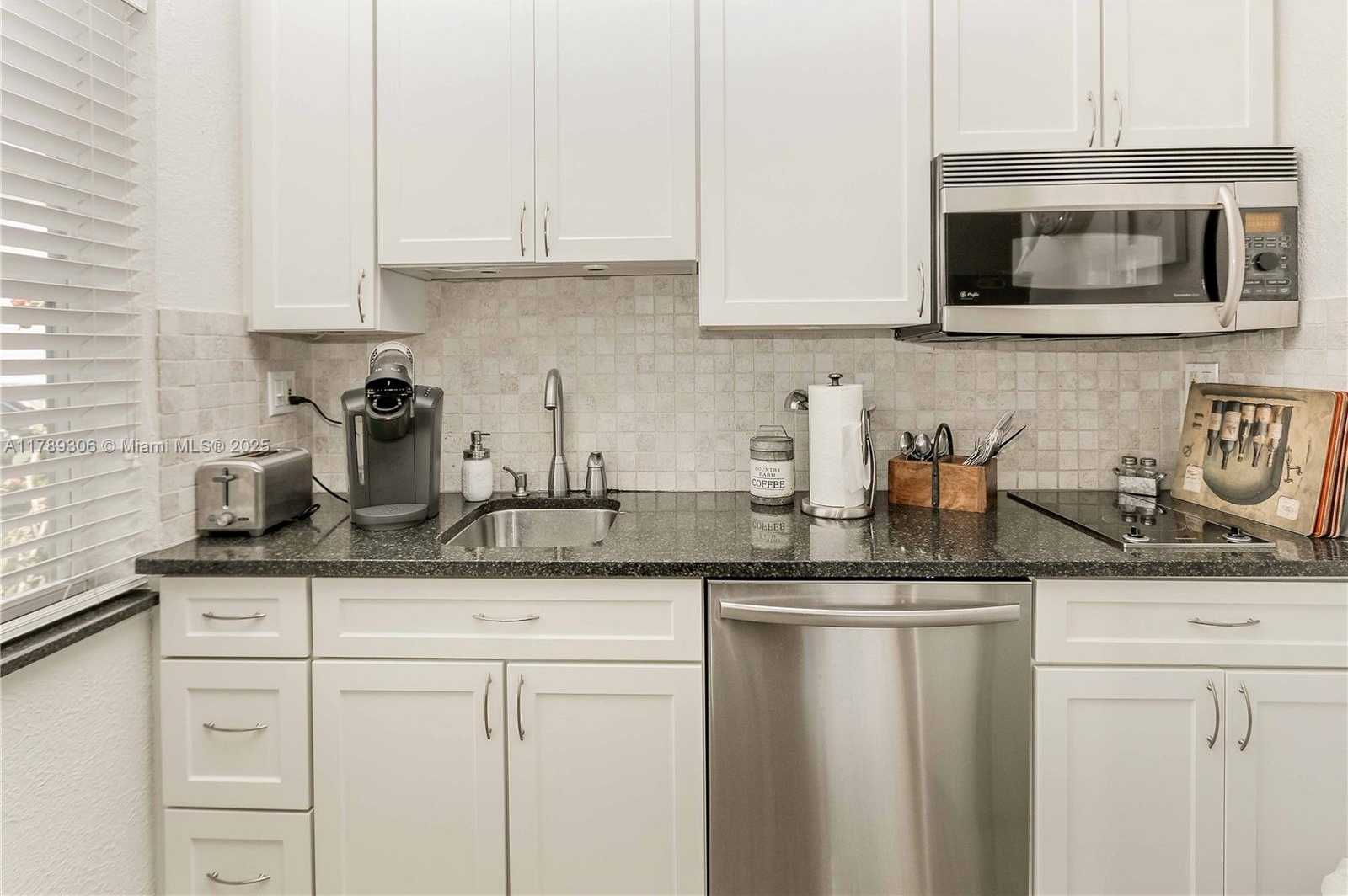 Small Image of 2535 LINCOLN ST, Hollywood Number 32