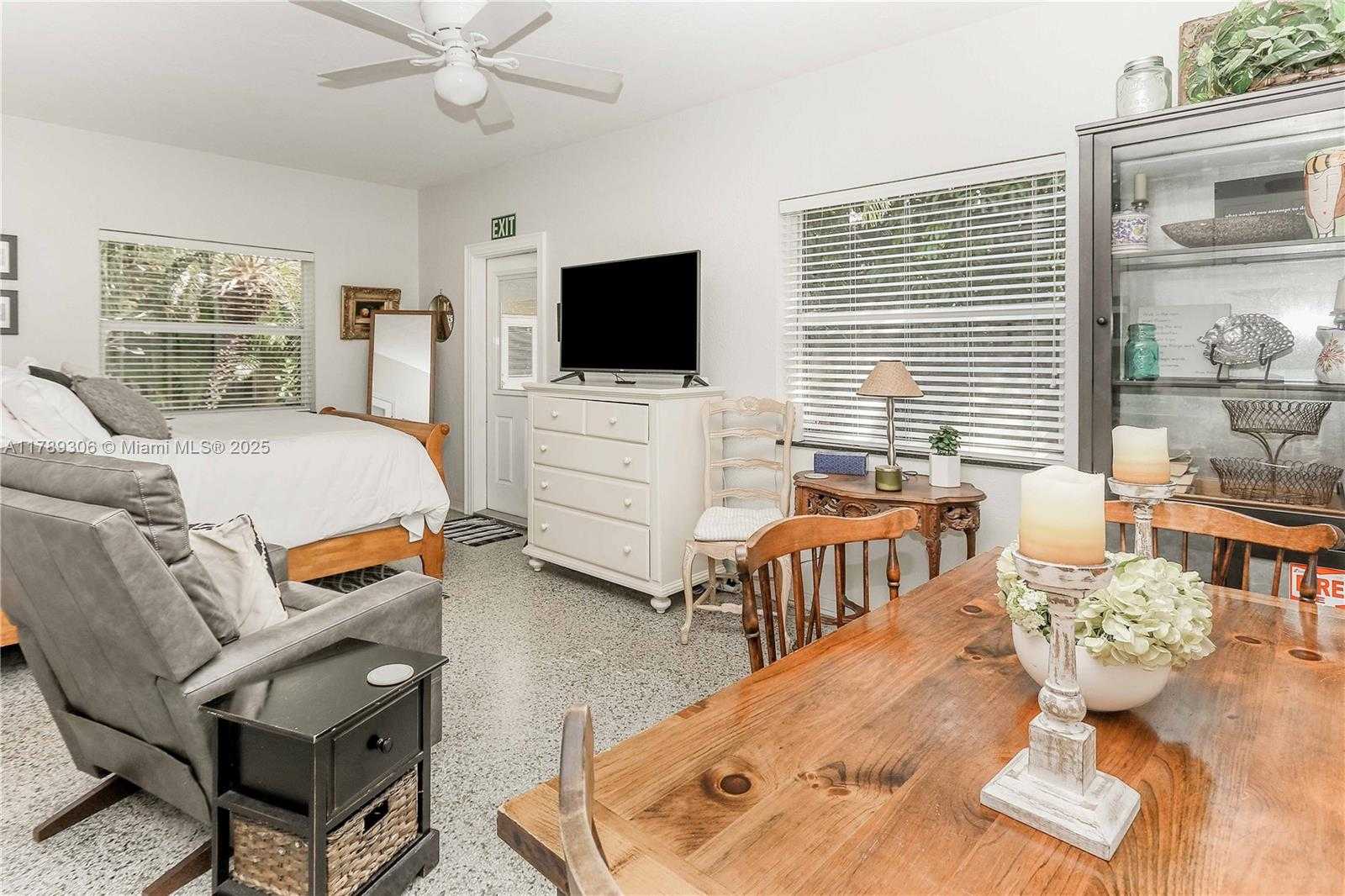 Small Image of 2535 LINCOLN ST, Hollywood Number 33