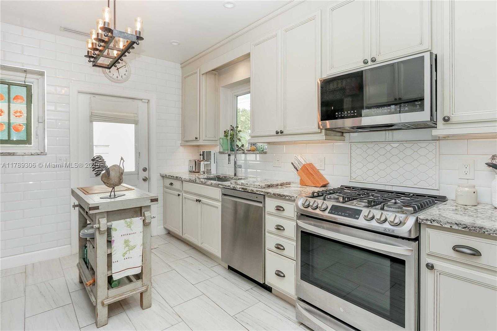 Small Image of 2535 LINCOLN ST, Hollywood Number 4