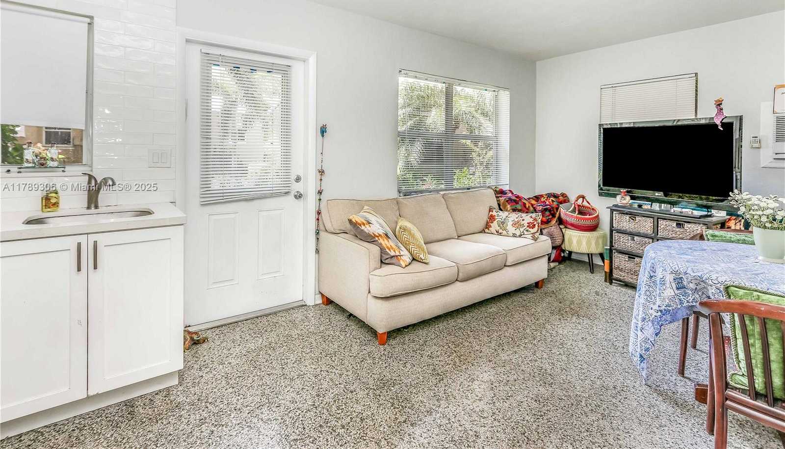 Small Image of 2535 LINCOLN ST, Hollywood Number 47