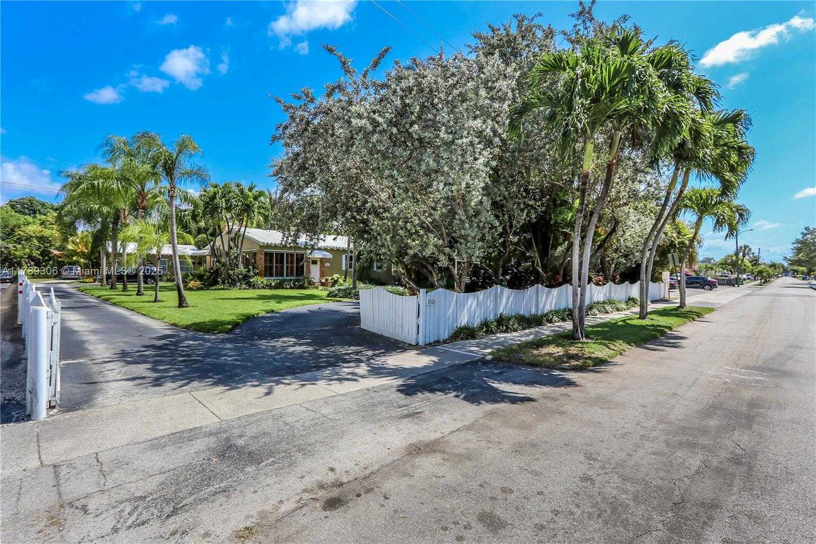 Small Image of 2535 LINCOLN ST, Hollywood Number 64