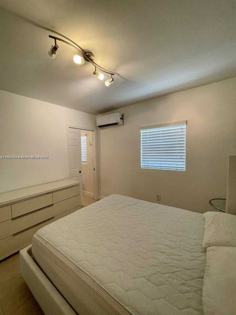 Small Image of 335 GEORGIA ST, Hollywood Number 5