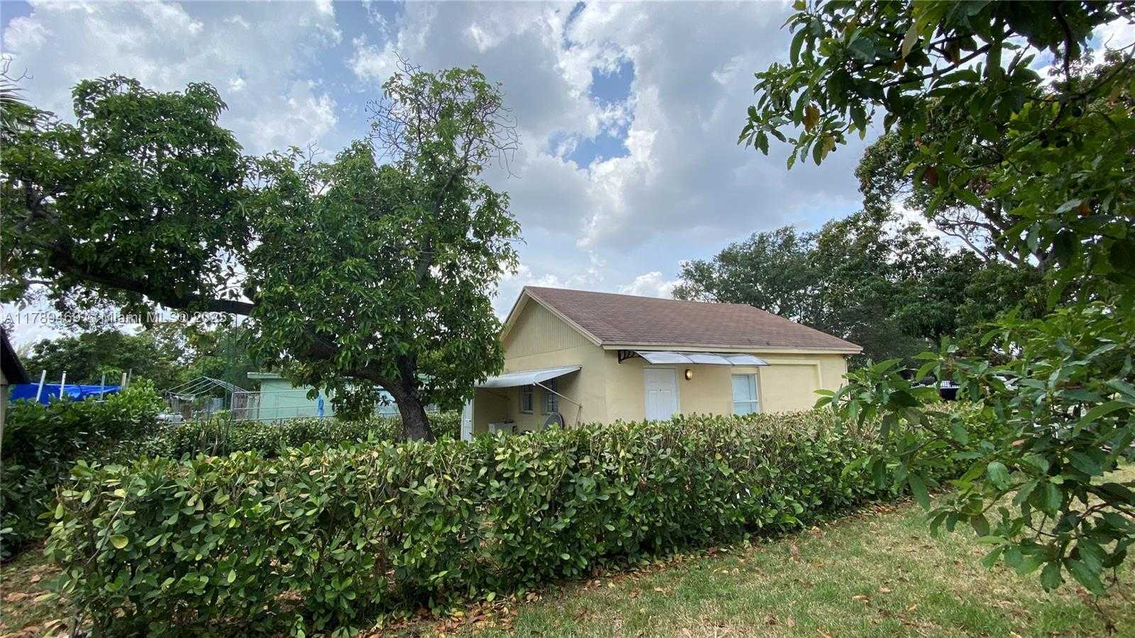 Small Image of 3058 NORTH WEST 61ST ST #2, Miami Number 3
