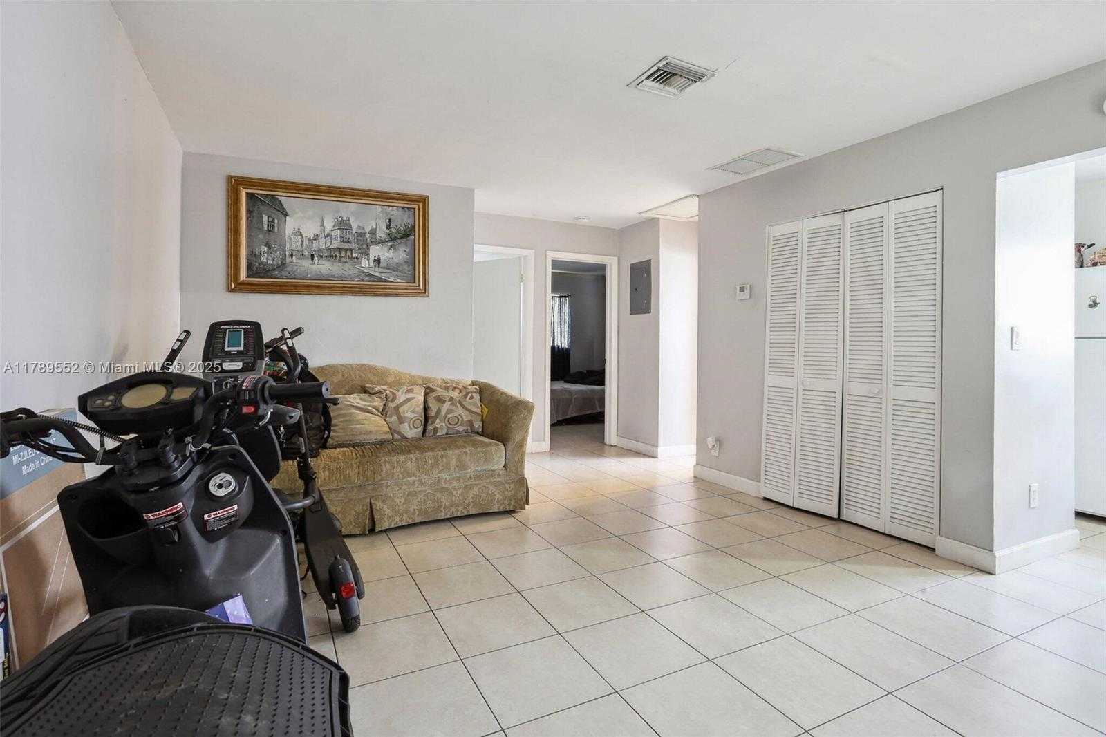 Small Image of 231 SOUTH WEST 8TH CT, Pompano Beach Number 16