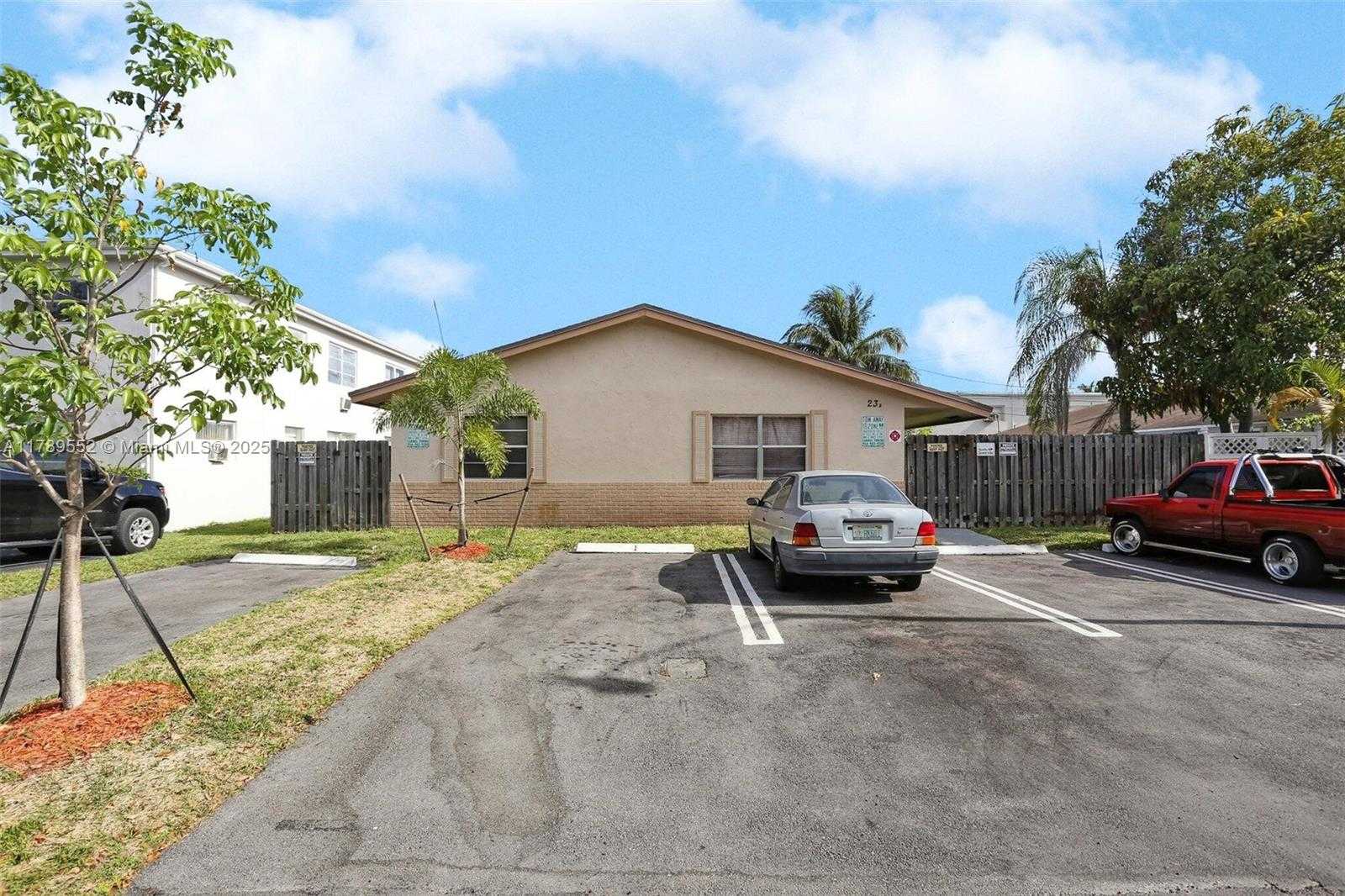Small Image of 231 SOUTH WEST 8TH CT, Pompano Beach Number 2