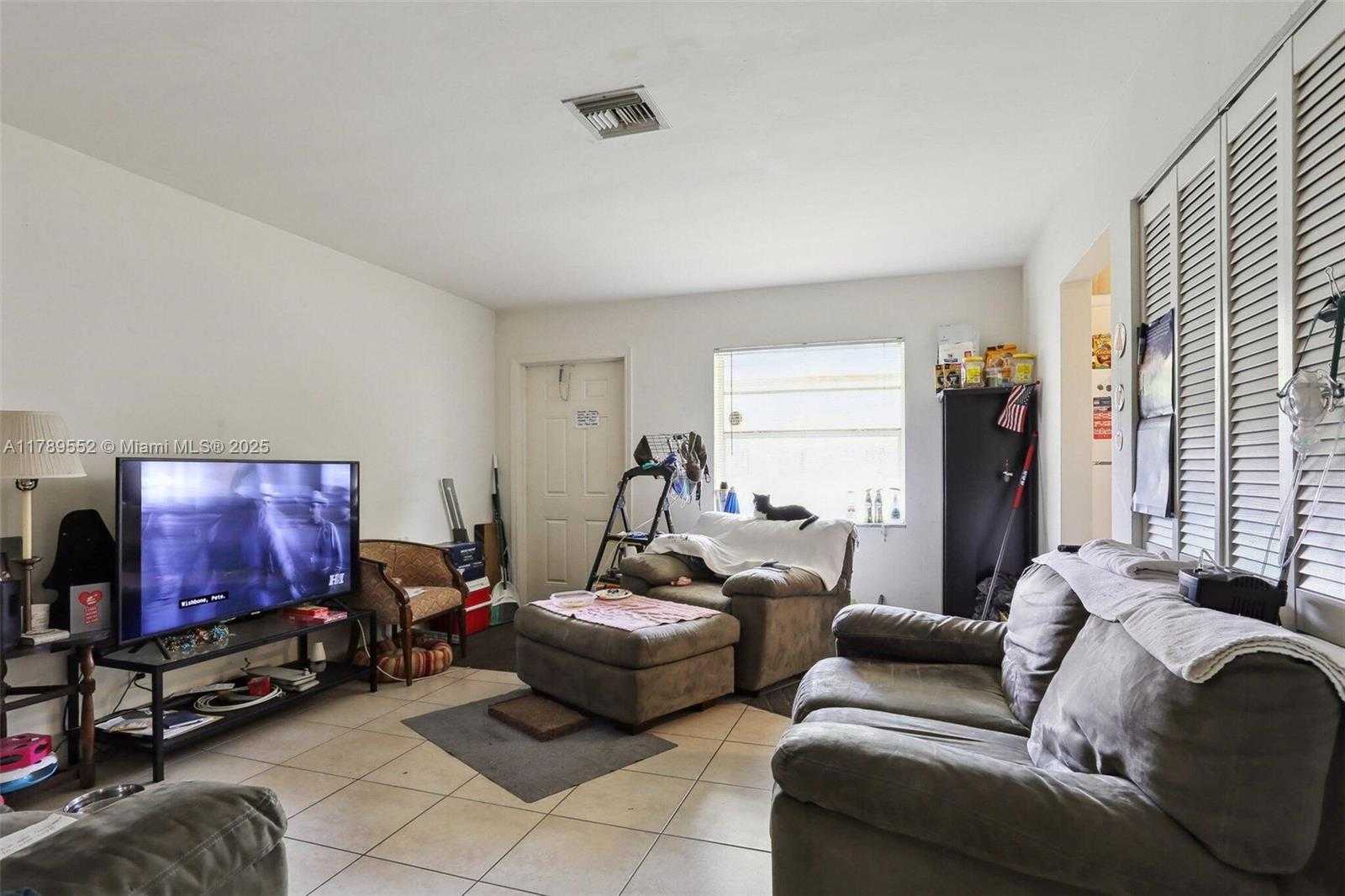 Small Image of 231 SOUTH WEST 8TH CT, Pompano Beach Number 6