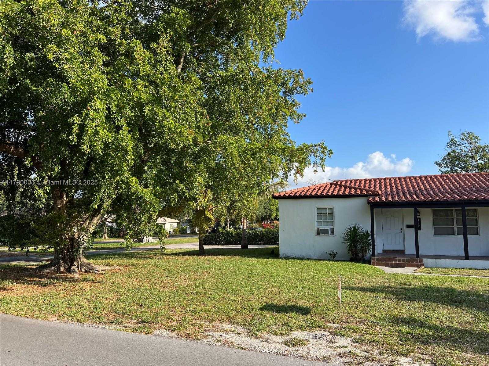 Small Image of 1001 NORTH EAST 111TH ST #2, Biscayne Park Number 2