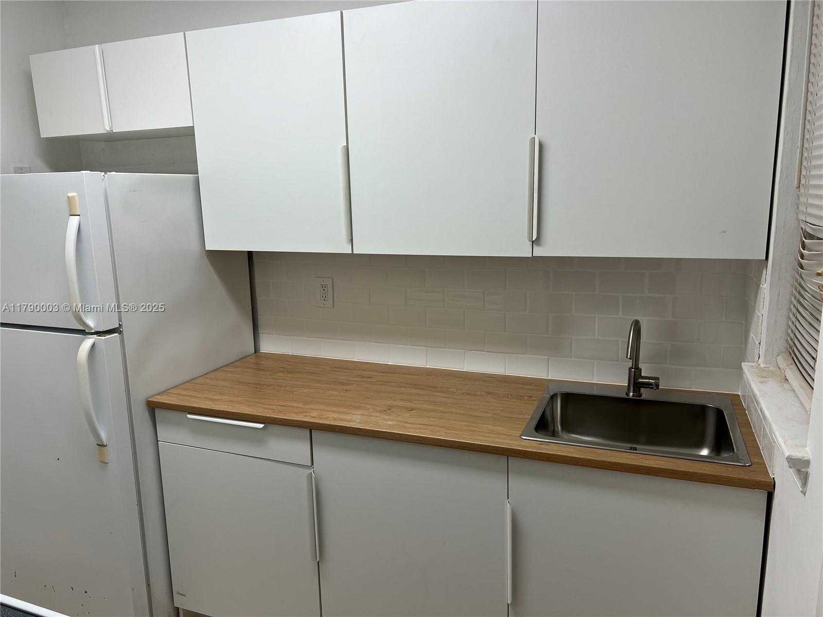 Small Image of 1001 NORTH EAST 111TH ST #2, Biscayne Park Number 4