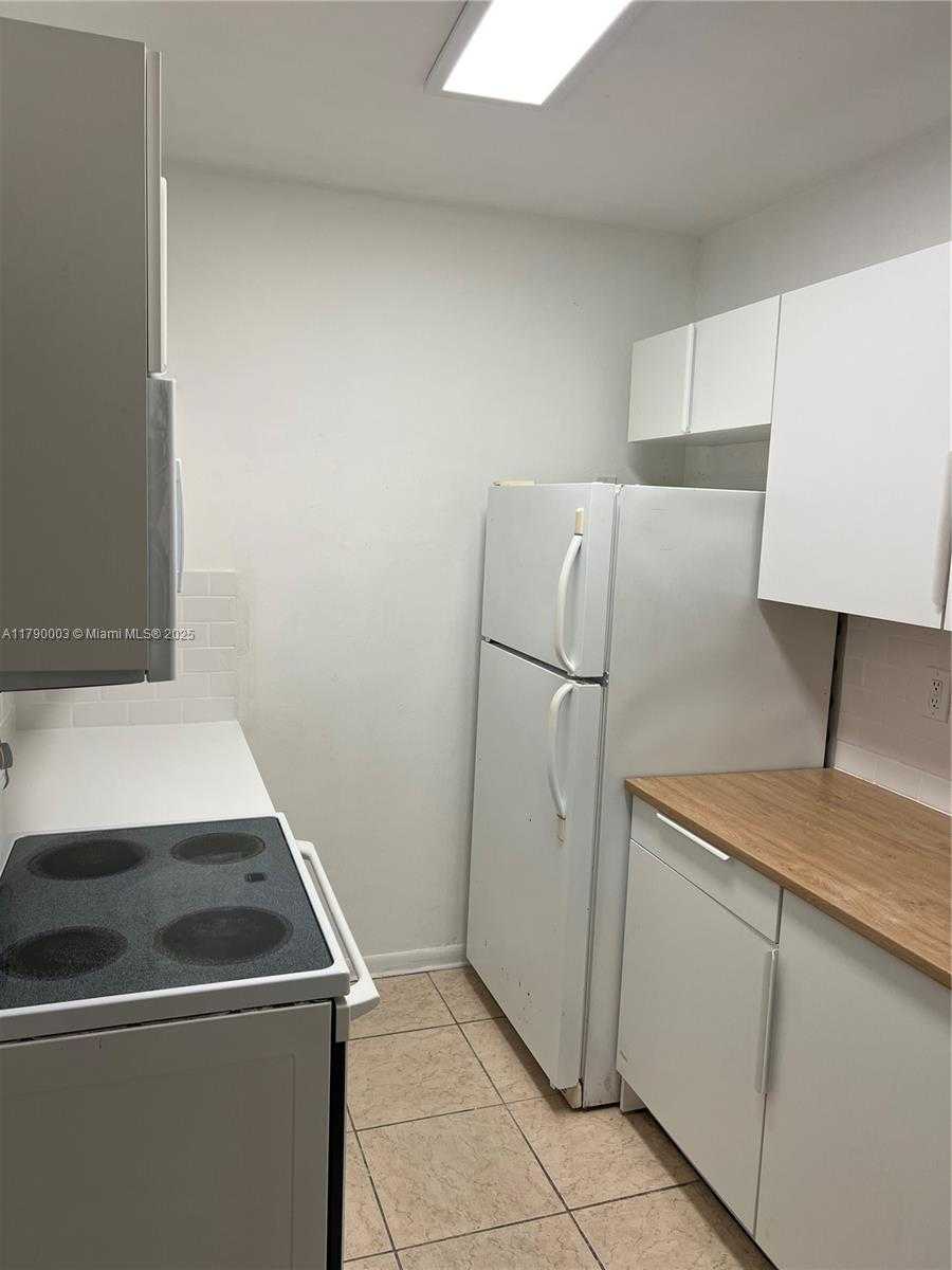 Small Image of 1001 NORTH EAST 111TH ST #2, Biscayne Park Number 6